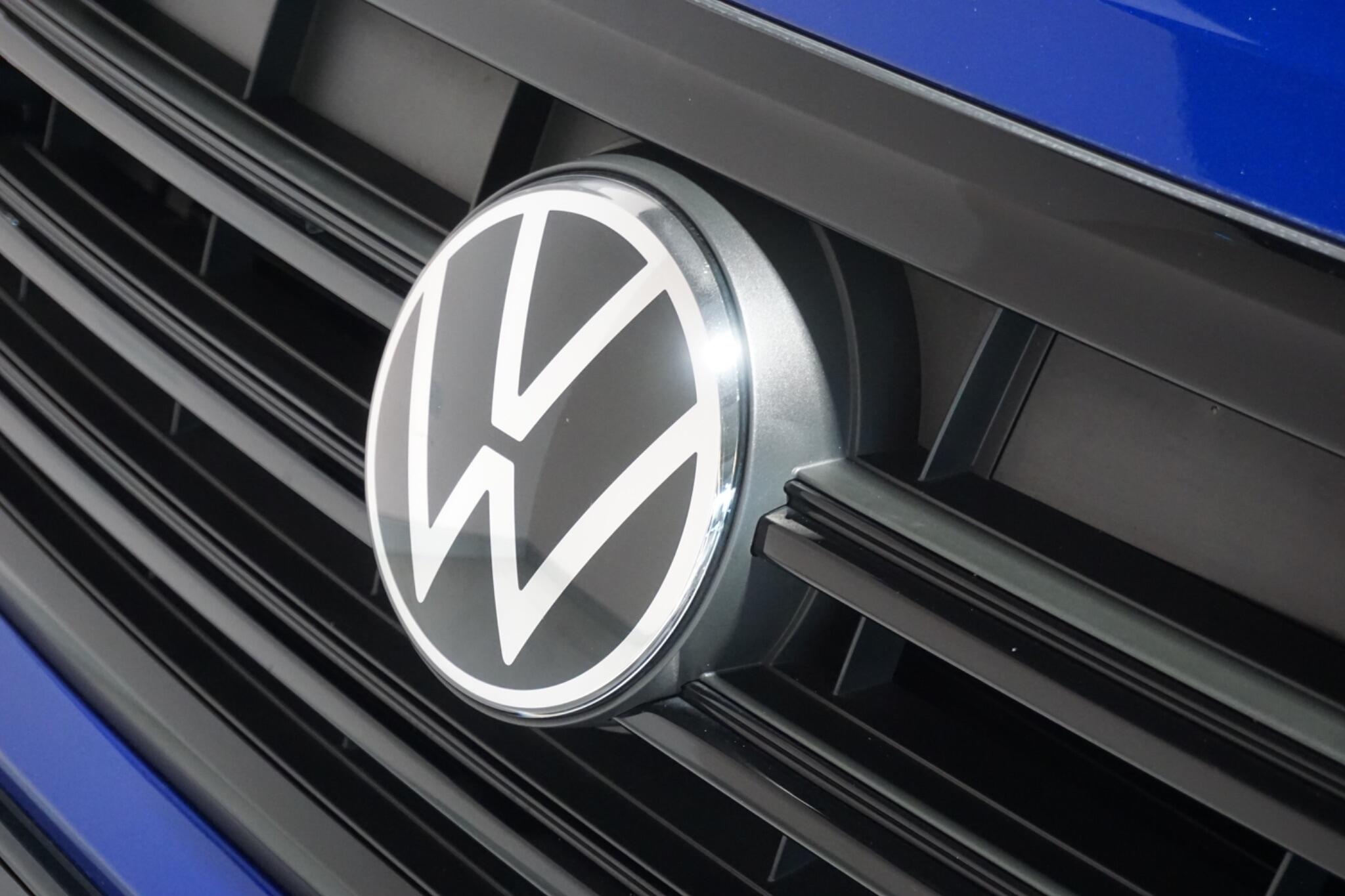 Volkswagen Touareg 3.0 V6 TSI eHybrid 14.3kWh R SUV 5dr Petrol Plug-in Hybrid Tiptronic 4Motion Euro 6 (s/s) (462 ps)